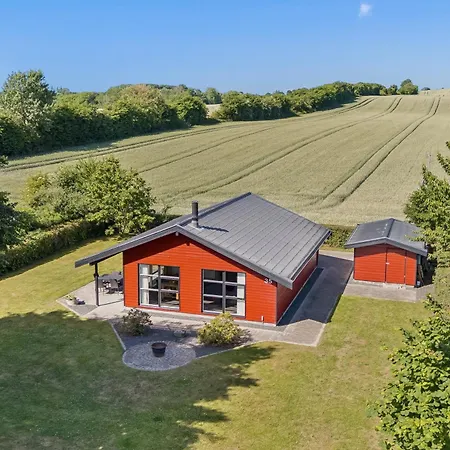 Holiday home Scenic House On East Funen 200m From The Belt Frorup