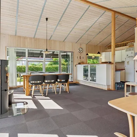 Scenic House On East Funen 200m From The Belt Holiday home Frorup